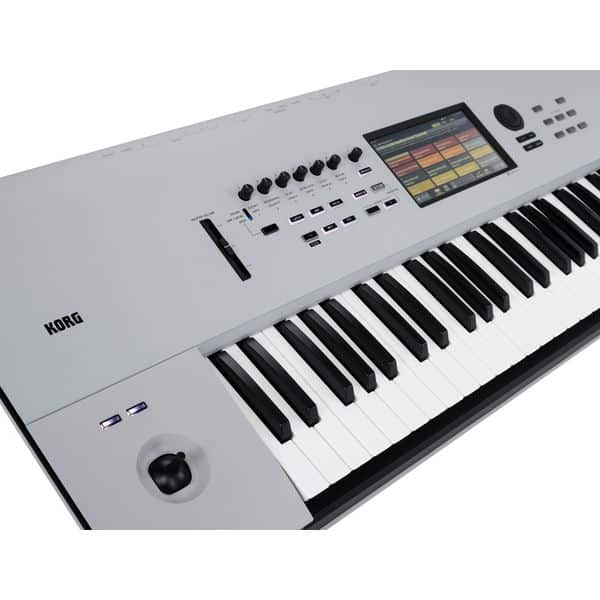 Korg Nautilus AT 61 Synthesizer Workstation with Aftertouch - Limited-edition Gray
